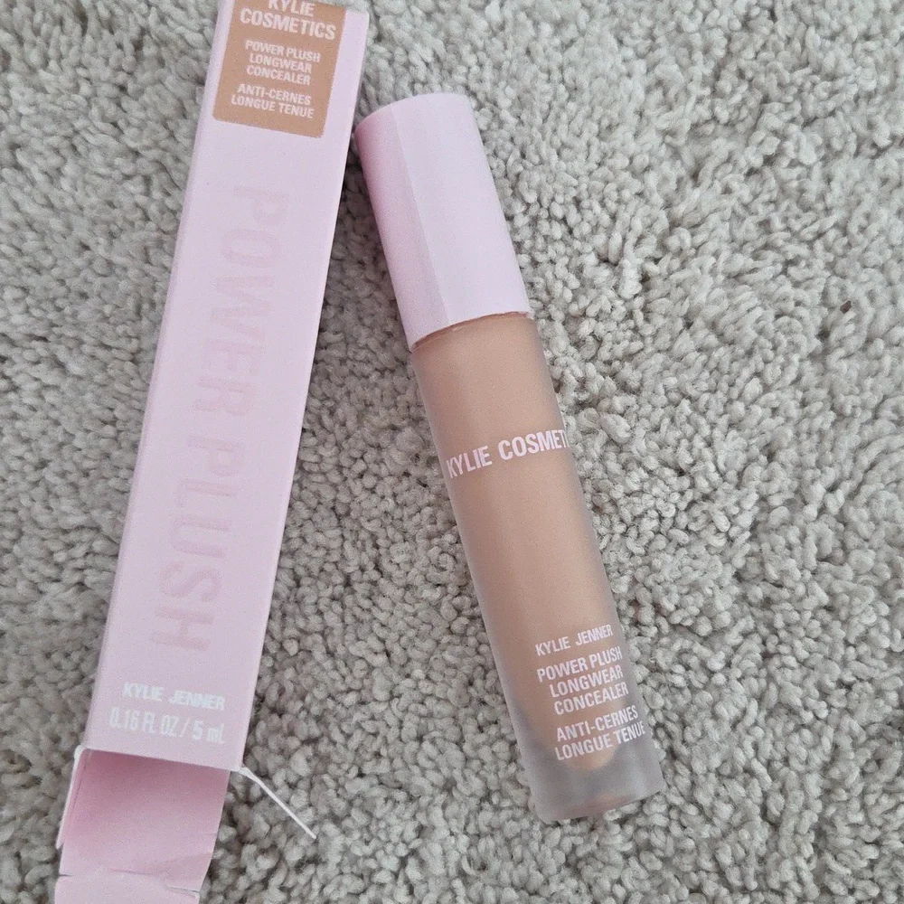 Kylie Cosmetics achieve seamless